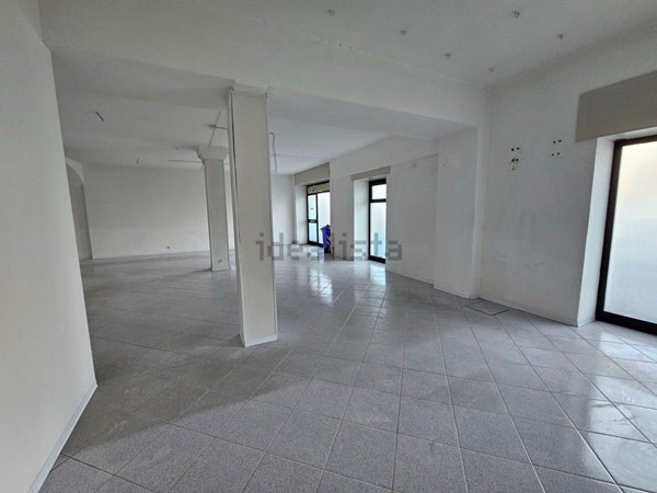 locale commerciale in vendita a Borgo Val di Taro