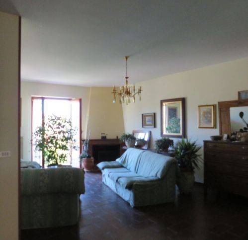 casa indipendente in vendita a Borgo Val di Taro