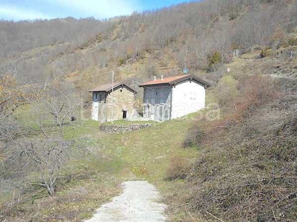 casa indipendente in vendita a Borgo Val di Taro