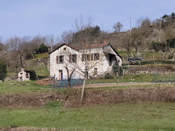 casa indipendente in vendita a Borgo Val di Taro