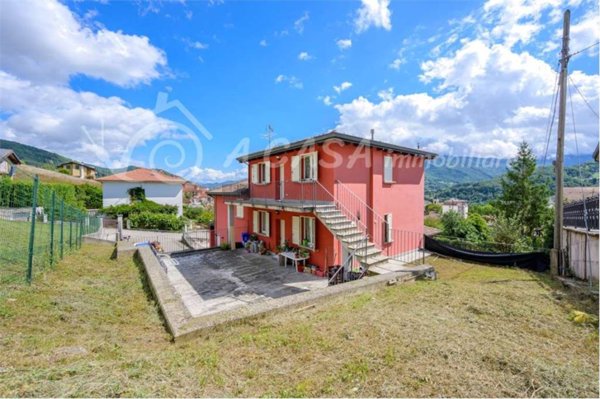 casa indipendente in vendita a Borgo Val di Taro