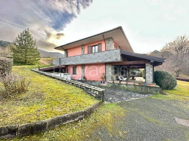 casa indipendente in vendita a Borgo Val di Taro