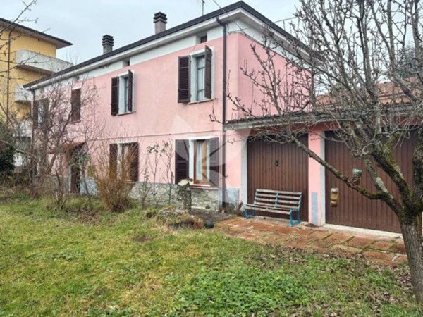 casa indipendente in vendita a Borgo Val di Taro