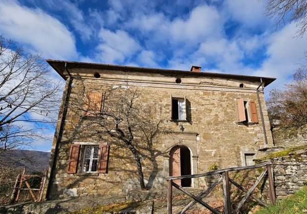casa indipendente in vendita a Borgo Val di Taro