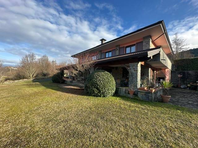 casa indipendente in vendita a Borgo Val di Taro