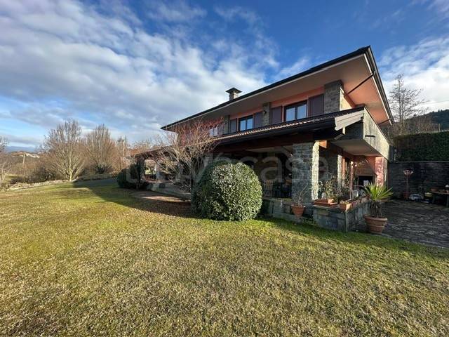 casa indipendente in vendita a Borgo Val di Taro