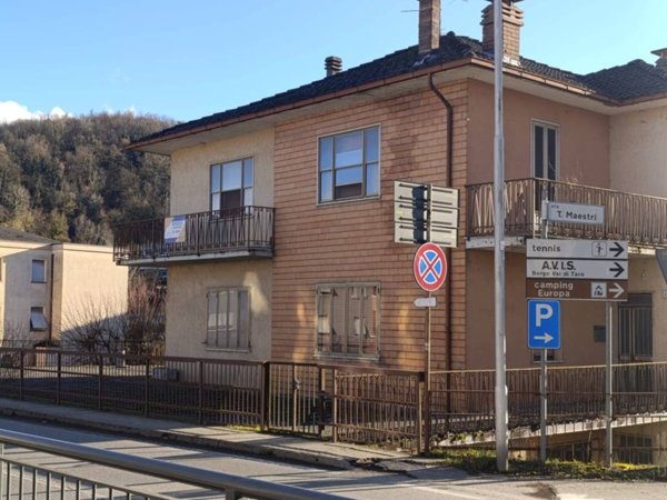 casa indipendente in vendita a Borgo Val di Taro