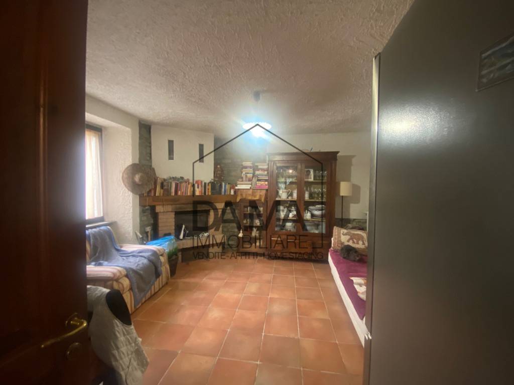 casa indipendente in vendita a Borgo Val di Taro in zona Il Poggio