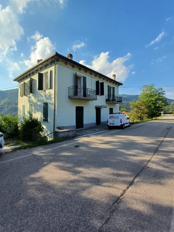 appartamento in vendita a Borgo Val di Taro in zona Il Poggio