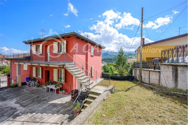 casa indipendente in vendita a Borgo Val di Taro