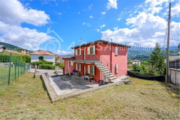 casa indipendente in vendita a Borgo Val di Taro