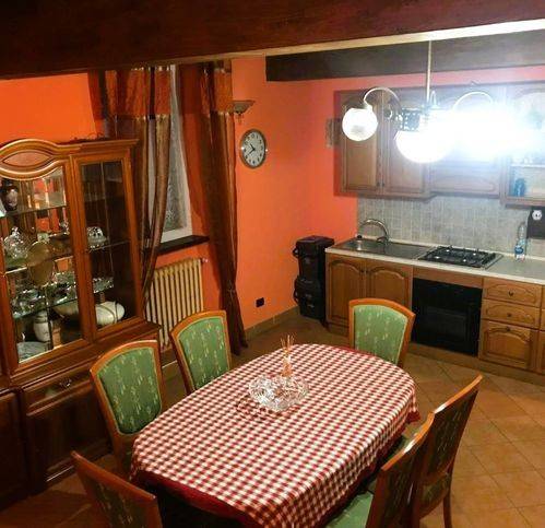 appartamento in vendita a Borgo Val di Taro in zona Il Poggio