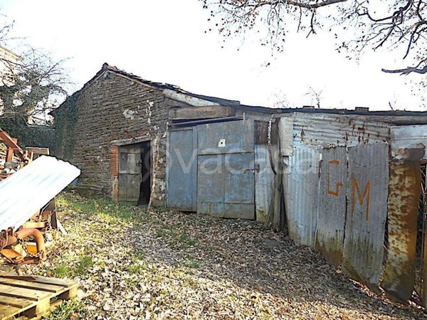 locale commerciale in vendita a Borgo Val di Taro