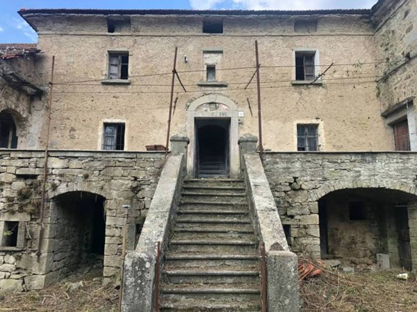 casa indipendente in vendita a Borgo Val di Taro