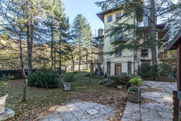 casa indipendente in vendita a Borgo Val di Taro in zona Roccamurata