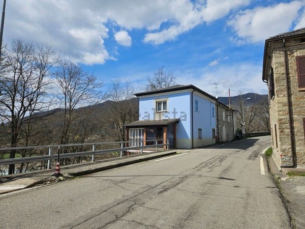 casa indipendente in vendita a Borgo Val di Taro in zona Ostia Parmense