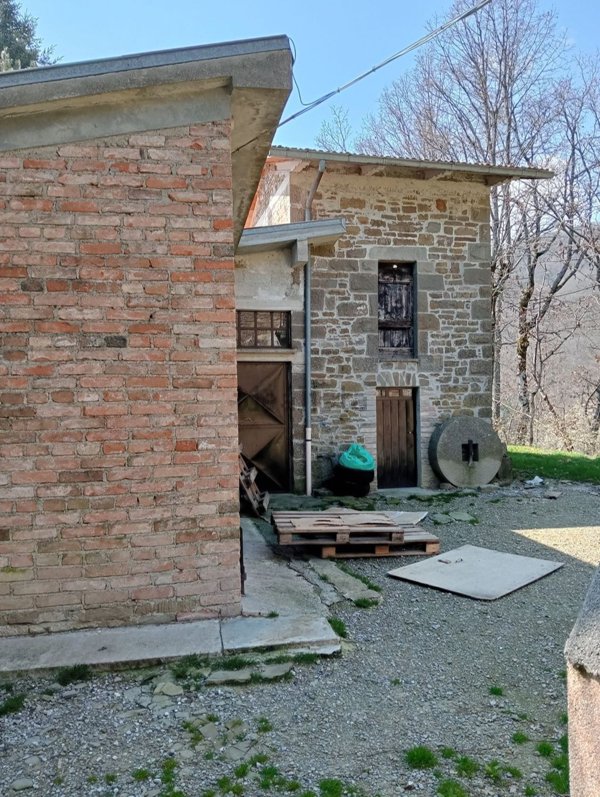 casa indipendente in vendita a Borgo Val di Taro