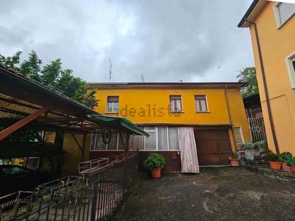 casa indipendente in vendita a Borgo Val di Taro