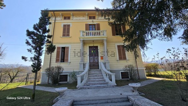 esavano in vendita a Borgo Val di Taro