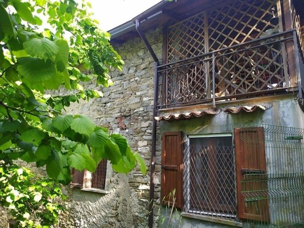 casa semindipendente in vendita a Borgo Val di Taro in zona Il Poggio