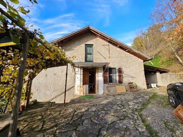 casa indipendente in vendita a Borgo Val di Taro in zona Baselica