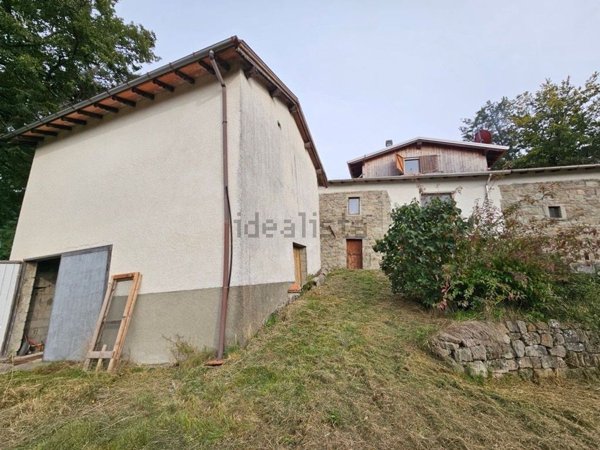 casa indipendente in vendita a Borgo Val di Taro in zona Baselica