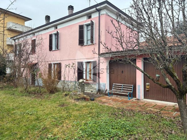 casa indipendente in vendita a Borgo Val di Taro in zona Il Poggio