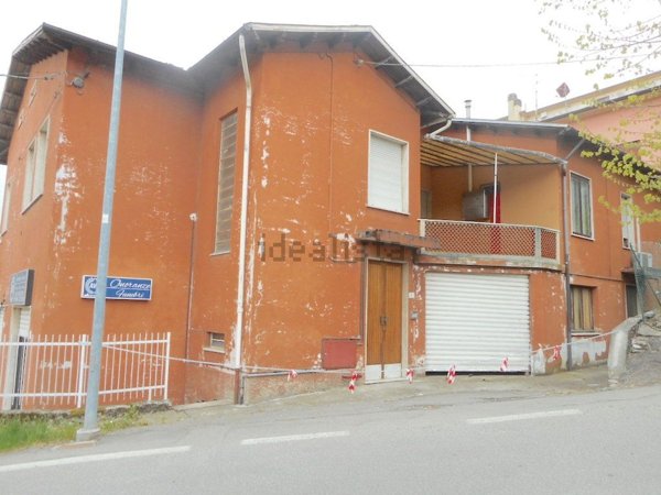 appartamento in vendita a Borgo Val di Taro in zona Il Poggio