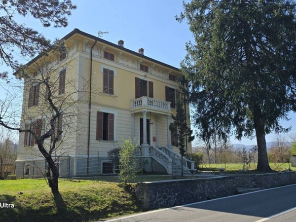 casa indipendente in vendita a Borgo Val di Taro in zona Laghina