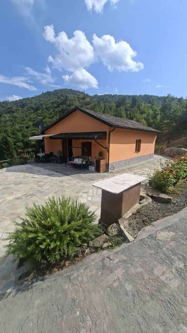 casa indipendente in vendita a Borgo Val di Taro in zona Roccamurata