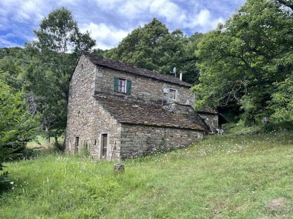 casa indipendente in vendita a Borgo Val di Taro in zona Ostia Parmense