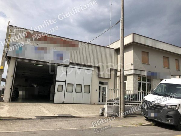 locale commerciale in vendita a Busseto