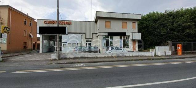 locale commerciale in vendita a Busseto