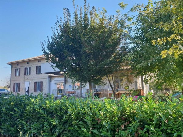 negozio in vendita a Busseto in zona Samboseto