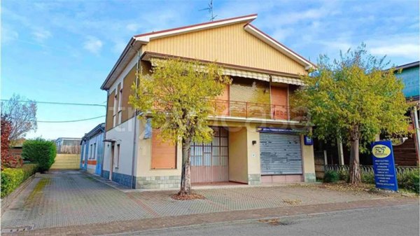 locale commerciale in vendita a Busseto