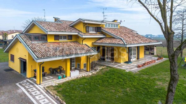 casa indipendente in vendita a Busseto