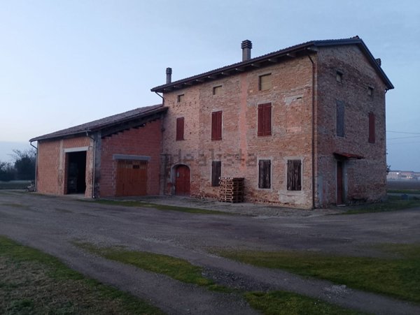 casale in vendita a Busseto in zona Roncole