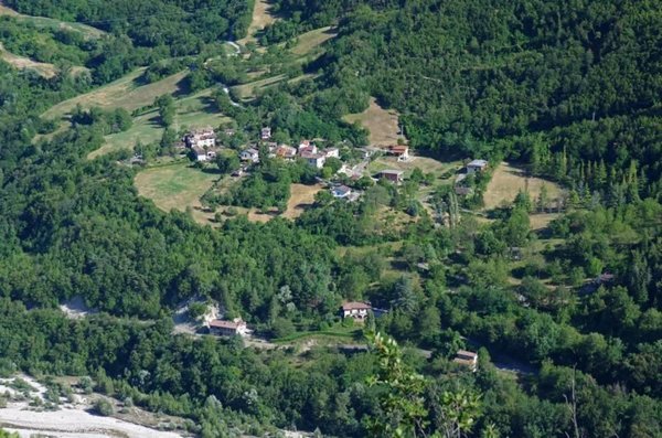terreno edificabile in vendita a Calestano in zona Marzolara