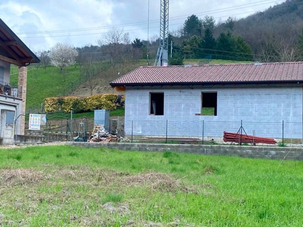 casa indipendente in vendita a Calestano in zona Marzolara