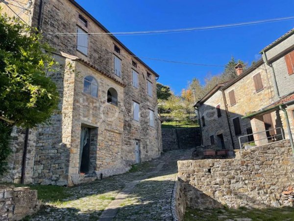 casa indipendente in vendita a Calestano in zona Castello