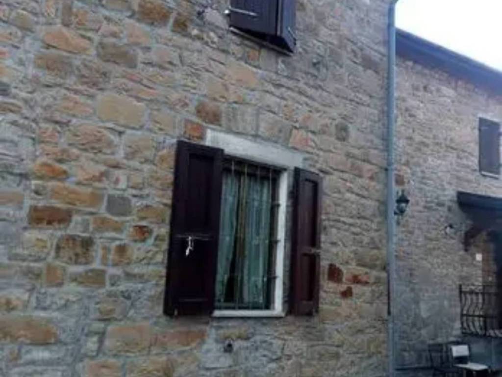casa indipendente in vendita a Calestano in zona Ravarano