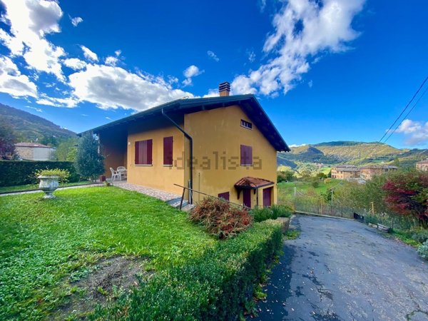 casa indipendente in vendita a Calestano in zona Ravarano
