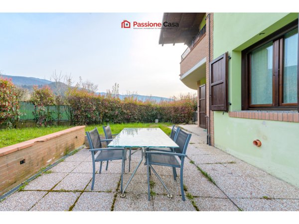 appartamento in vendita a Calestano in zona Marzolara