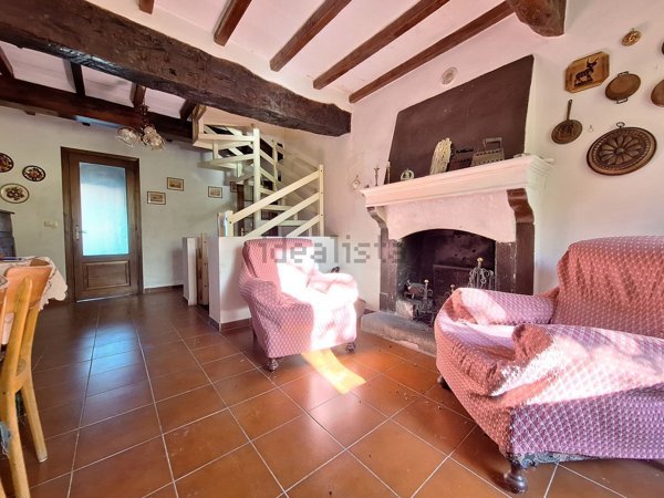 casa indipendente in vendita a Calestano in zona Fragno