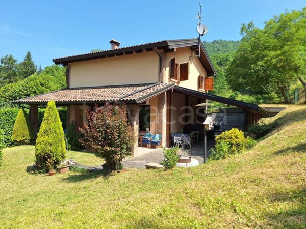 casa indipendente in vendita a Calestano in zona Fragno