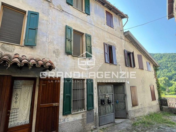 casa indipendente in vendita a Calestano