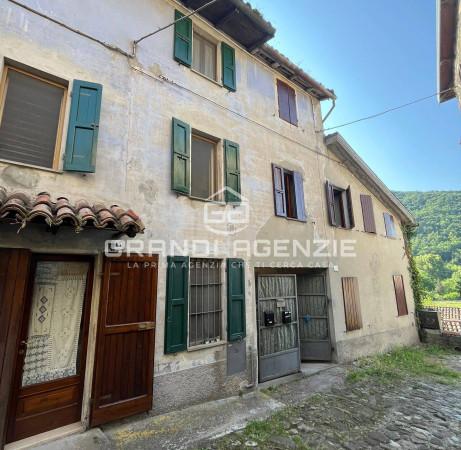 casa indipendente in vendita a Calestano