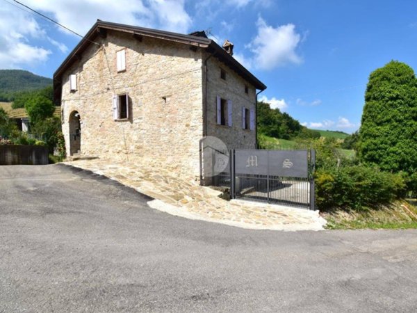 casa indipendente in vendita a Calestano in zona Vallerano