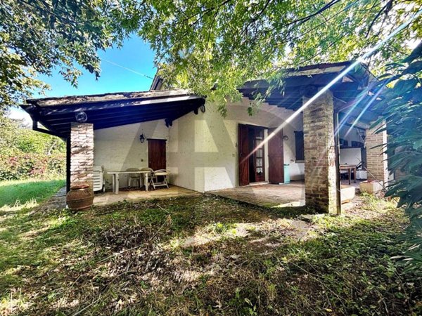 casa indipendente in vendita a Calestano in zona Vallerano