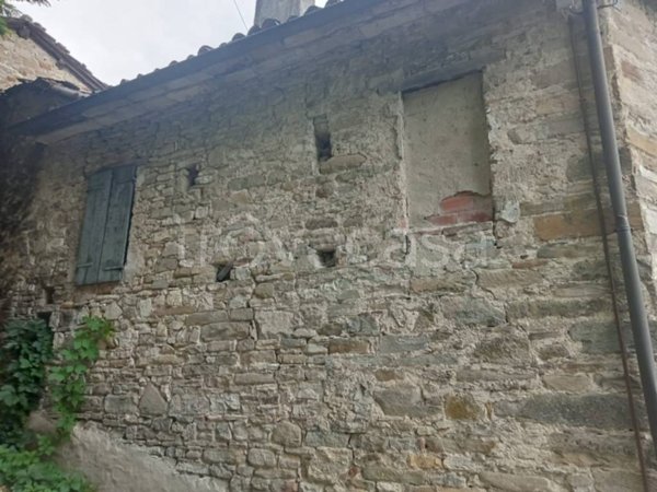 casa indipendente in vendita a Calestano